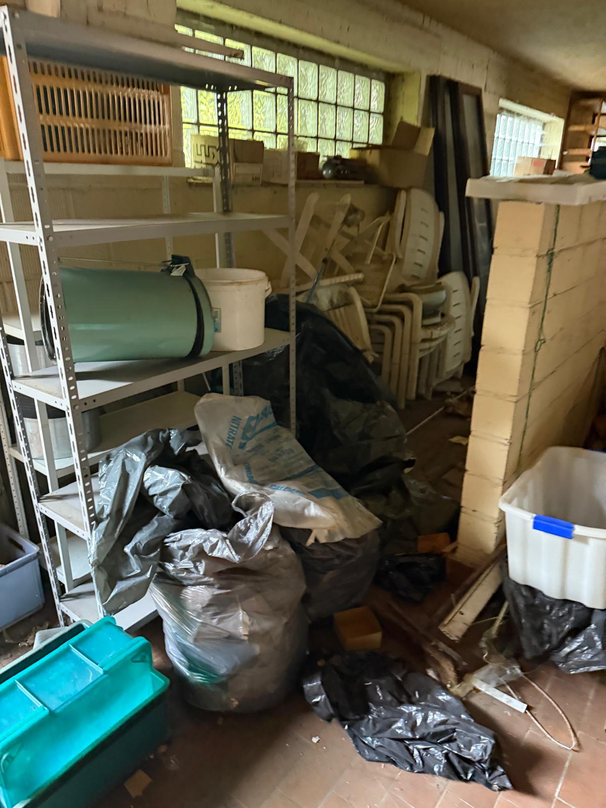 Complete antieke woonkamer inboedel met waardevolle meubels en decoraties opgekocht Gent